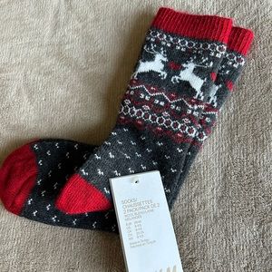 NWT H&M Wool Blend Holiday Socks in Red/Dark Grey. One Pair. Size 8-9.5